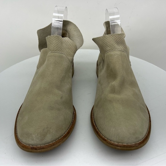 Clarks Artisan Booties Ankle Boot Edenvale Bella Cream Tan Neutral Suede Boho 10 - Picture 9 of 15